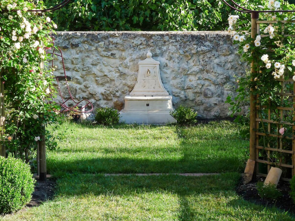 Fuente "Baccarat" - Piedra reconstituida - 86 x 51 x 111 cm