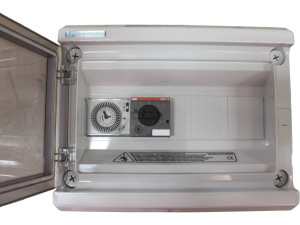 Caja eléctrica de filtración «Panorama»: 1 bomba, 2 proyectores de 600 VA, 1 bomba para sobrepresor, 15 x 28 x 39 cm. 2