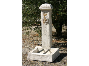 Fuente "Longchamp" - 0,50 x 0,47 x 1,03 m 2