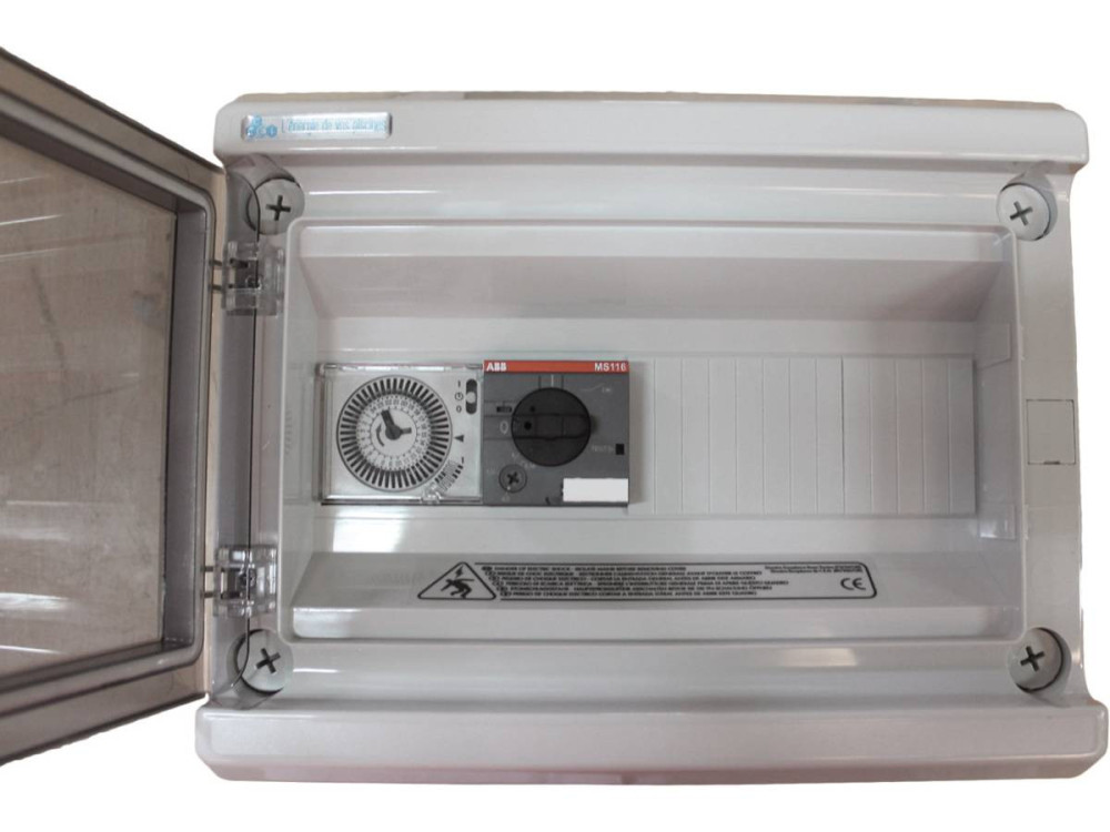Caja eléctrica de filtración «Panorama»: 1 bomba, 2 proyectores de 600 VA, 1 bomba para sobrepresor, 15 x 28 x 39 cm.